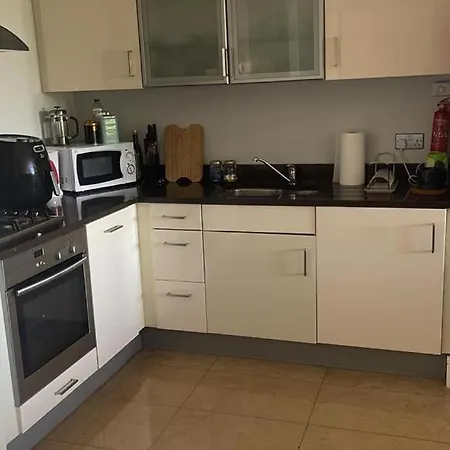 Modern En-suite On The Sea Front, The Is In An Affluent Town Of Dublin * Malahide