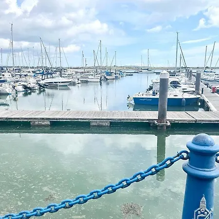 Modern En-suite On The Sea Front, The Is In An Affluent Town Of Dublin Homestay *