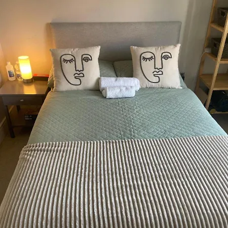 Modern En-suite On The Sea Front, The Is In An Affluent Town Of Dublin Malahide